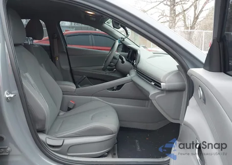 2021 Hyundai Elantra Sel z USA, uszkodzony, nr VIN KMHLM4AG2MU113110